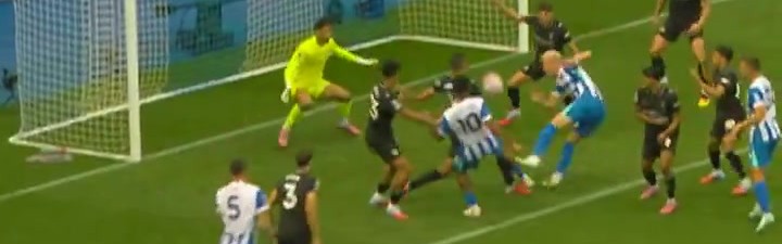 英超8月最佳扑救：曼城门将特拉福德扑出范赫克的射门