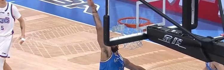 开云APP-跳着探戈扣了~麦基突破转身单臂暴扣后再送飞天大帽 哈姆雷特抱怨